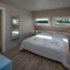 Отель Tranquil Marina Azzurra Resort House Boat 2 Bedroom Sleeps 6, фото 4