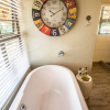 Отель La Roca Guest House, фото 2