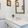 Отель Charming Studio - 1 Block to Gorgeous East Beach! Hotel Room, фото 9