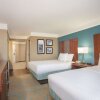 Отель La Quinta Inn & Suites, фото 4