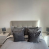 Отель Immaculate 2bed Apartment in London - City Views, фото 2