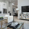 Отель Modern 3bd Dtwn HTX Rooftop Early Check, фото 13