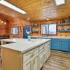 Отель Fully Remodeled Munds Park Cabin: Deck & Fireplace, фото 8