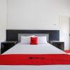 Отель RedDoorz near Moro Mall Purwokerto, фото 18