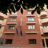 Отель Efplias Hotel Apartments and Suites в Пирее