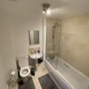 Отель Modern 2-bed Apartment in the Heart of Salford Quays, фото 8