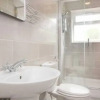 Отель Charming 6-bed House in Reading With Parking, фото 7