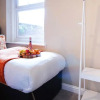 Отель 2 Bed 1 Bath Town Center Apartment, фото 18