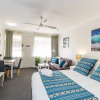 Отель Aqua Waves Glenelg Central Studio Apt, фото 20