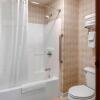 Отель Comfort Inn Dyersville Near Field of Dreams, фото 10