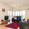 Отель Sunny Apartment off Grand Canal Square Dublin 2, фото 4