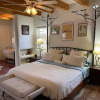 Отель Casa De Gracia - Historic East Side Sanctuary, Perfect for Working From Home, фото 4