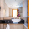 Отель Modish & Vibrant 3BR Apartment in Marina, фото 10
