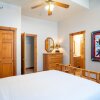 Отель Skidder Trail Family Lodge 4 Bedroom Home by RedAwning, фото 6