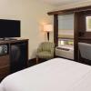 Отель Hampton Inn & Suites Newport News (Oyster Point), фото 7