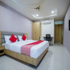 Отель OYO 14745 Veeraj Suites, фото 7