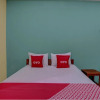 Отель OYO 92896 Hotel Sahabat Syariah, фото 18