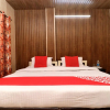 Отель OYO 17306 Hotel Apple Wood, фото 14