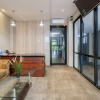 Отель RedDoorz Plus near Radio Dalam 3, фото 1