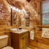 Отель Cupid's Hideaway - Convenient To Downtown Gatlinburg And The National Park! 1 Bedroom Cabin by RedAw, фото 5