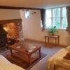 Отель Delightful 3 bed Thatched Cottage Near Winchester, фото 2