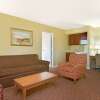 Отель Days Inn and Suites by Wyndham St. Louis/Westport Plaza, фото 7