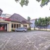 Отель Residences by RedDoorz near Rumah Mode, фото 20