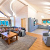 Отель Cuddfan Lodge on a Gorgeous Private Lake, фото 16