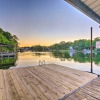 Отель Luxe Hot Springs Lakehouse: Dock, Hot Tub & Kayaks, фото 19