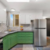 Отель Stylish Green N Gold 2Br 1Bath Apartment, фото 5