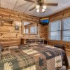 Отель The Wildlife Lodge - Great Location! Close To Tanger Outlets! 5 Bedroom Cabin by RedAwning, фото 10
