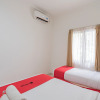 Отель RedDoorz near Alun Alun Bandung 3, фото 16