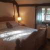 Отель Delightful 3 bed Thatched Cottage Near Winchester, фото 5