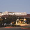 Отель DoubleTree by Hilton Hotel Bakersfield в Бейкерсфилде