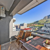 Отель Stunning 2BD APT With a Full Table Mountain View, фото 7