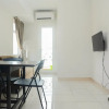 Отель Comfy 2BR Apartment @ Springlake Summarecon, фото 13