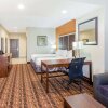 Отель La Quinta Inn & Suites by Wyndham Gonzales TX, фото 4