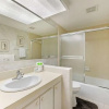 Отель Sally's Dolphin Way Condo, фото 4