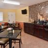 Отель Douglas Inn And Suites, фото 9