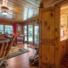 Отель Cowboy Cabin - Gorgeous Unique Mountain Cabin With Creek Porch Pool Table, фото 19