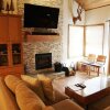 Отель Sierra Megeve 7 Deluxe Remodeled Condo, Just A Short Walk To Canyon Lodge by Redawning в Маммот-Лейкс