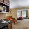 Отель Comfort Suites Ennis, фото 28