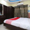Отель OYO 30100 Lucky Guest House, фото 3