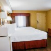 Отель Stony Plain Inn and Suites, фото 9