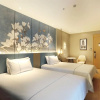 Отель White Yulan Hotel (Xi'an Hangtiancheng Metro Station), фото 2