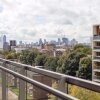 Отель East London 2 Bedroom Apartment в Лондоне