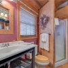 Отель Blessed Beyond Measure, 2 Bedrooms, Hot Tub, WiFi, Pool Table, Sleeps 7, фото 7