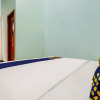 Отель SPOT ON 91159 Kost Putrana Syariah, фото 2