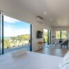 Отель Luna Cottage - Ocean Views on Waiheke, фото 2