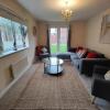 Отель Lakeside Dakota 3bed house 2bath parking M27 J5 Southampton Airport sleeps 6 в Истли